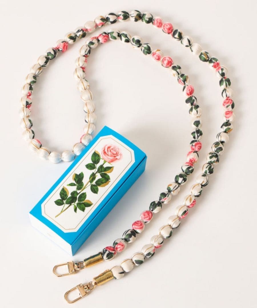 BEAMS COUTURE ルルメリーの携帯ストラップ - メルカリ