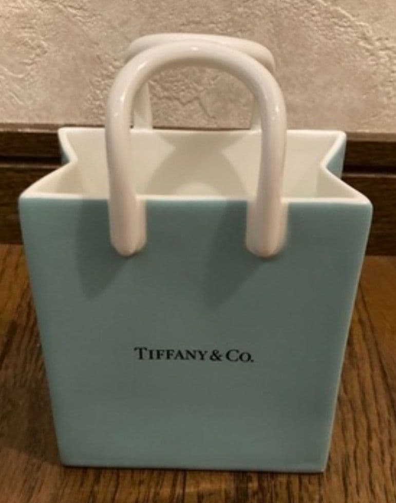 ティファニー ショッピングバッグ型置物 陶器 - メルカリ