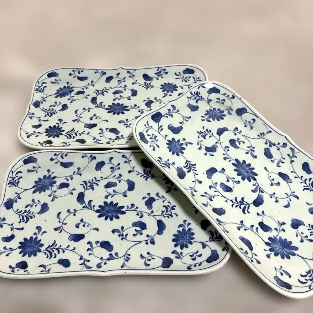 青い花柄陶磁器皿3枚セット - メルカリ