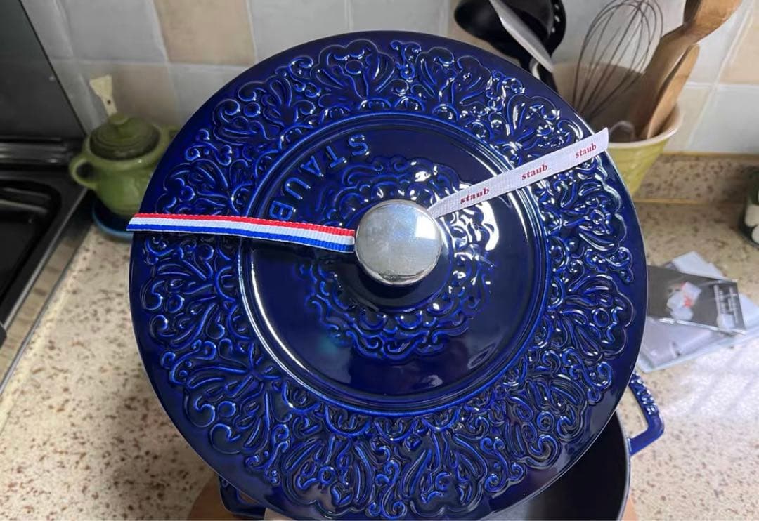 staub ストウブ 24cm 限定コレクション、色が美しい❗️美品 ストウブ ココット ラウンド 24cm| 鋳物ホーロー鍋| ストウブ(STAUB