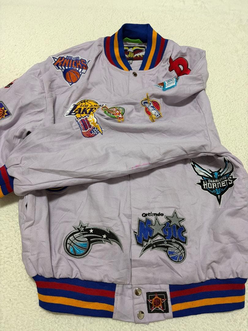 ナ*ニ様 NBA チーム刺繍アウタージャケット 薄紫色 - メルカリ