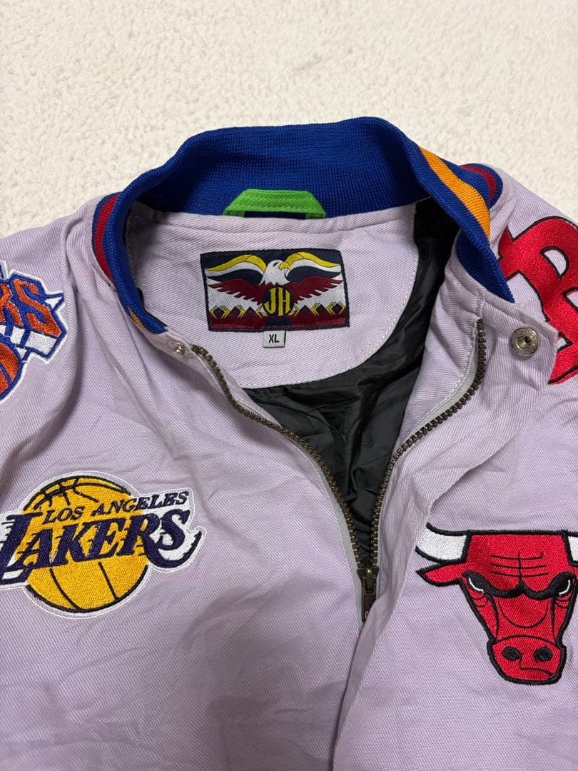 ナ*ニ様 NBA チーム刺繍アウタージャケット 薄紫色 - メルカリ