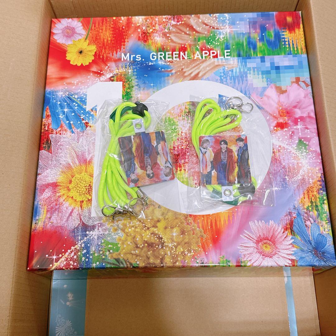 Mrs. GREEN APPLE 10周年記念グッズセット 10 & “Harmony” COMPLETE BOX』に入るグッズセットのデザインを公開