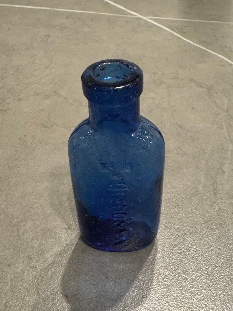 レトロ 昭和 安川コロダイン 青いガラスボトル - メルカリ