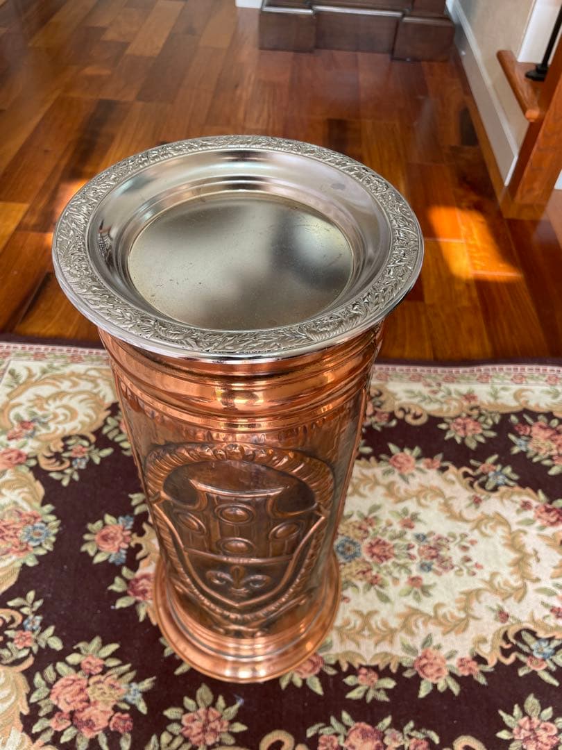 Trebelli様専用 イタリア 傘立て 銅 百合の紋章 アンティーク - メルカリ