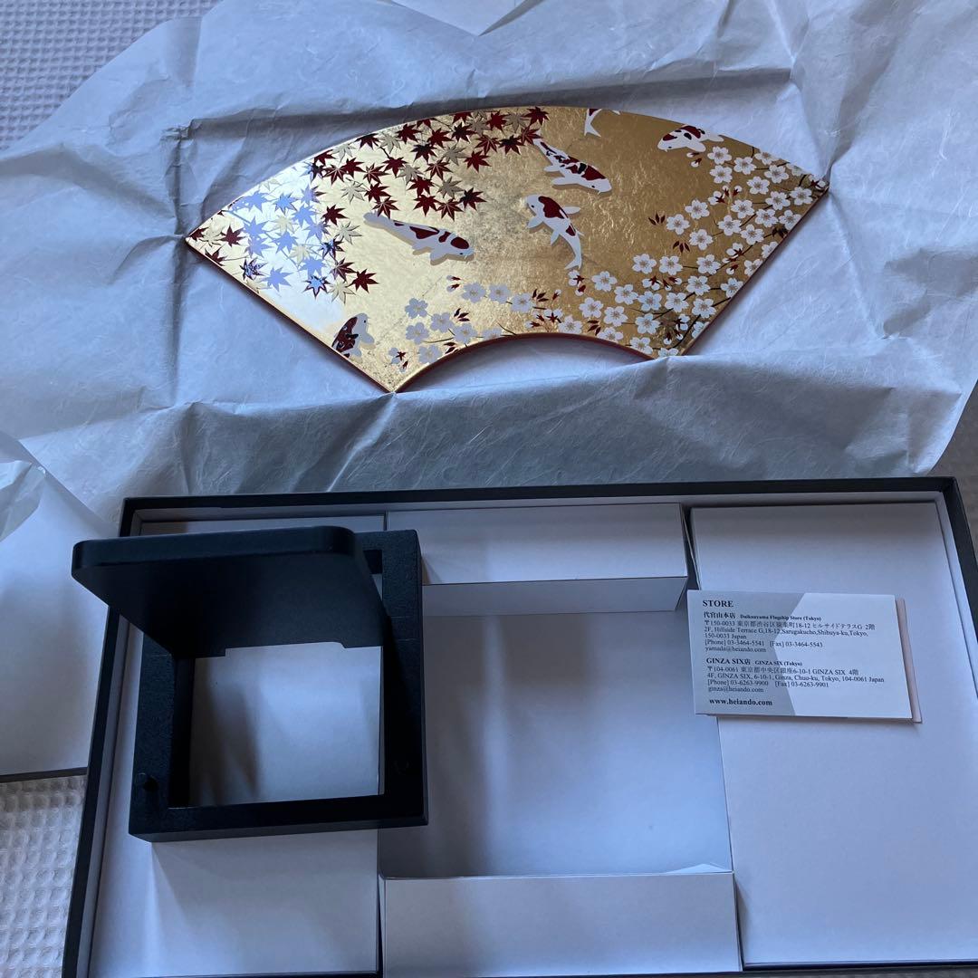 山田平安堂　飾り扇　春秋に鯉 宮内庁御用達 漆器 山田平安堂】飾り扇 春秋に鯉 | 漆器 山田平安堂