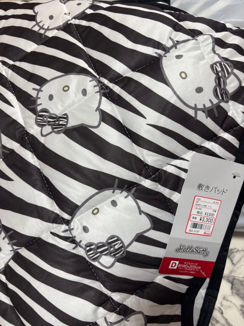 ゼブラ柄 キティちゃん 敷きパッド ダブル 140×205 - メルカリ