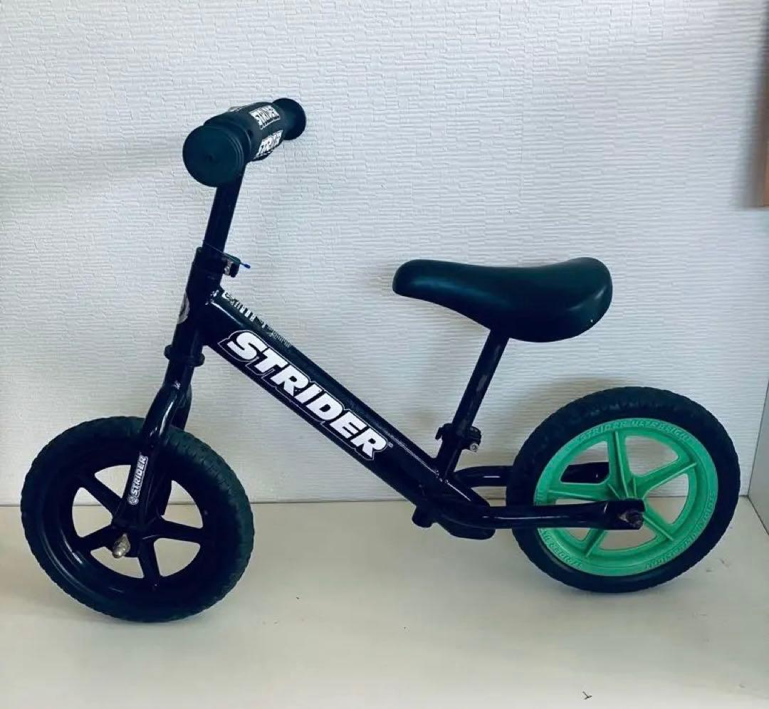 STRIDER バランスバイク ブラック/グリーン - メルカリ