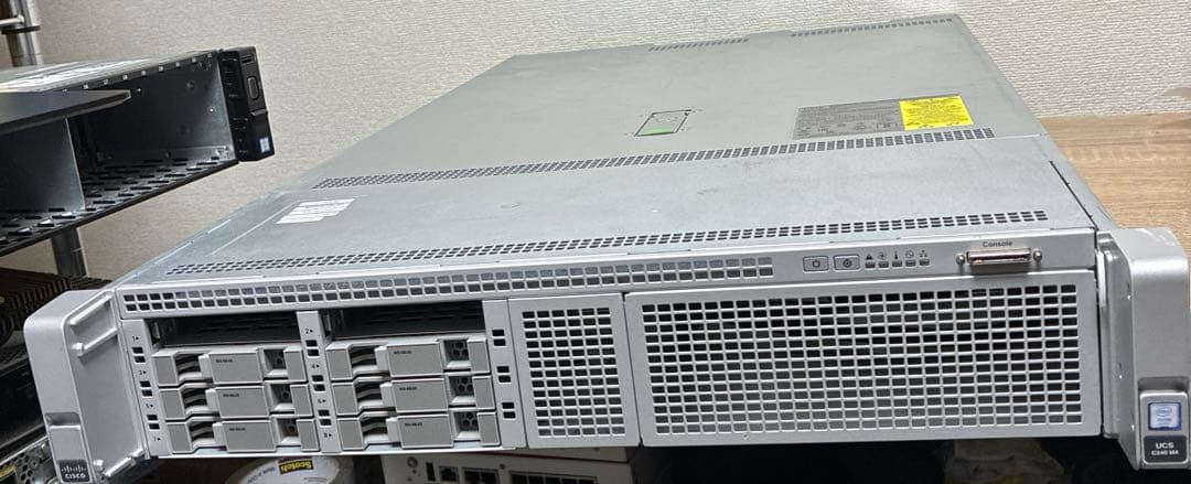 Cisco UCS C240 M4S サーバ Cisco UCS C240 M4 ラック サーバ - Cisco