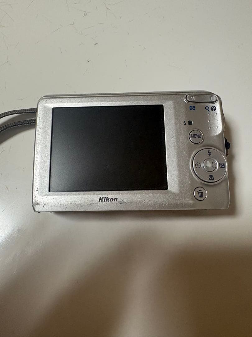 Nikon coolpix L19 本体のみ 乾電池式 - メルカリ
