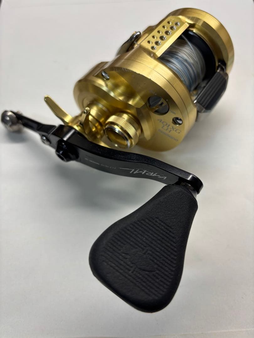 シマノ　カルカッタコンクエスト401XGLH バリアルハンドル付き シマノ(SHIMANO) 23 カルカッタコンクエストMD 401XGLH 左ハンドル