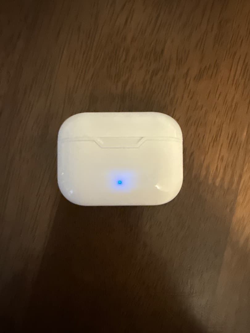 ワイヤレスイヤホン 充電ケース付き ホワイト - メルカリ