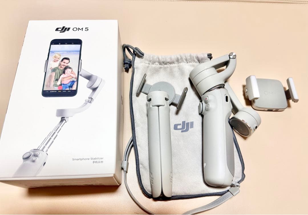 DJI OM5 補助ライト内蔵スマートフォンクランプ セット DJI OM 補助ライト内蔵スマートフォンクランプ購入 - DJI Store