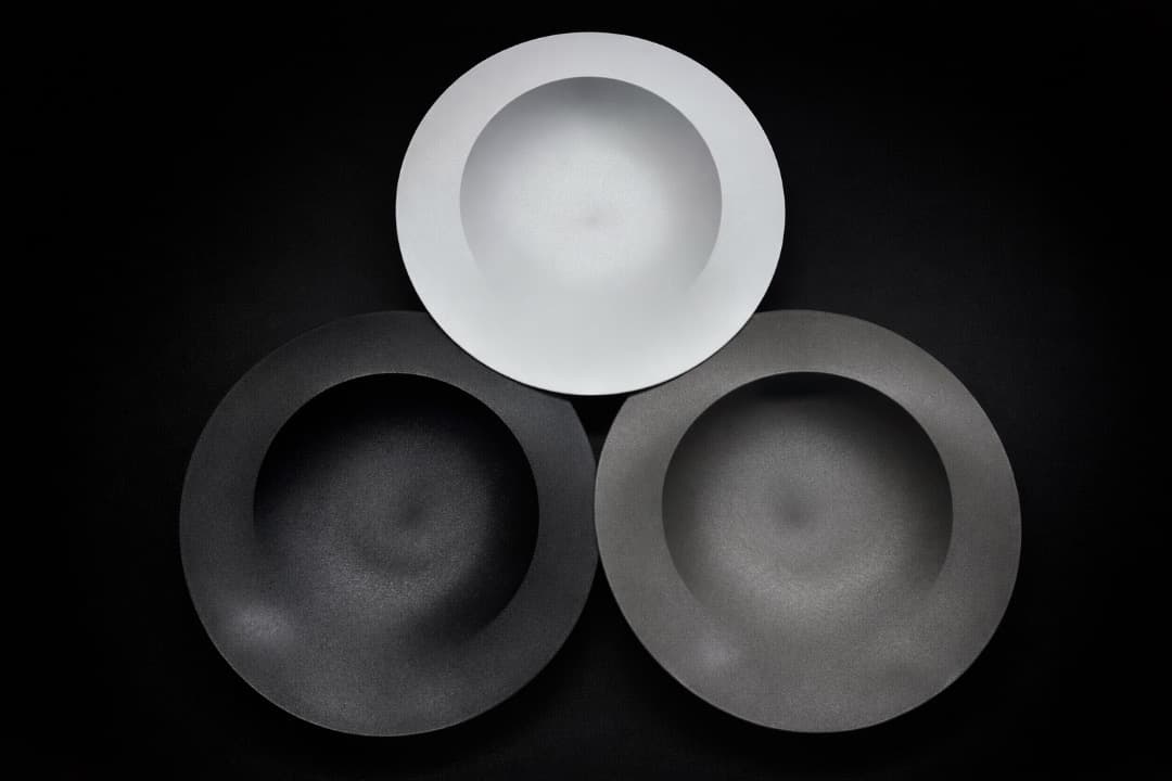 ARAS 深皿スクープ (26cm) × ブラック・グレー・ホワイト ARAS（深皿スクープ 26cm） | craft ness(クラフトネス) | 北海道釧路