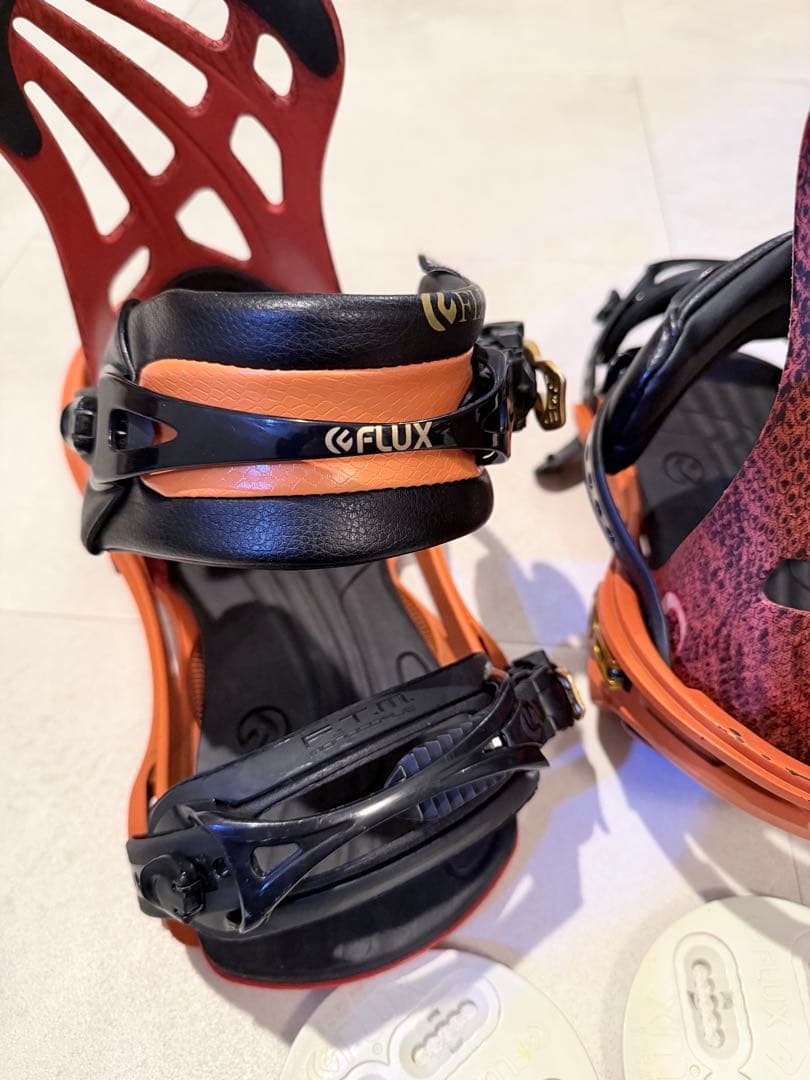 最終値下げ FLUX スノーボード ビンディング オレンジ/黒 M - メルカリ