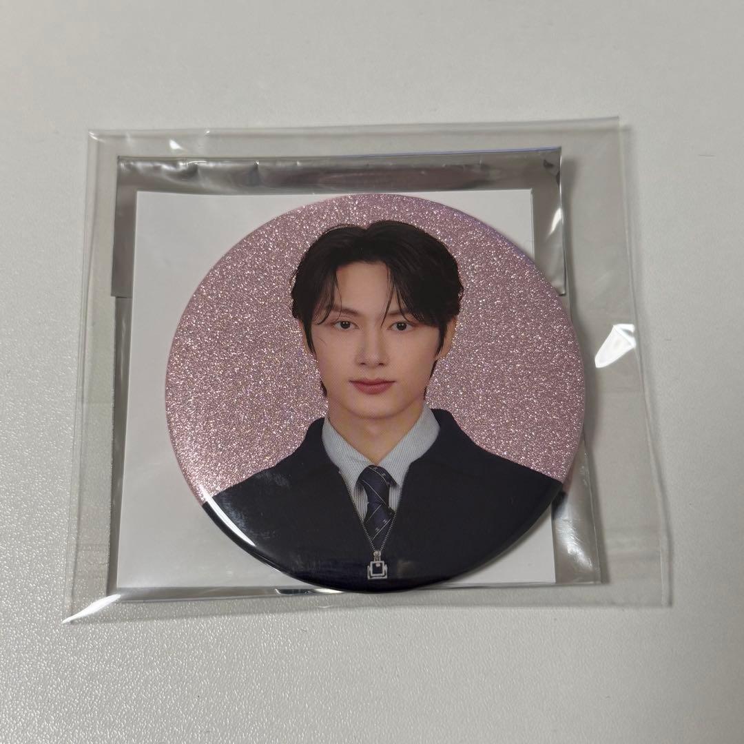 SEVENTEEN セブチ HOLIDAY 缶バッジ ジュン - メルカリ