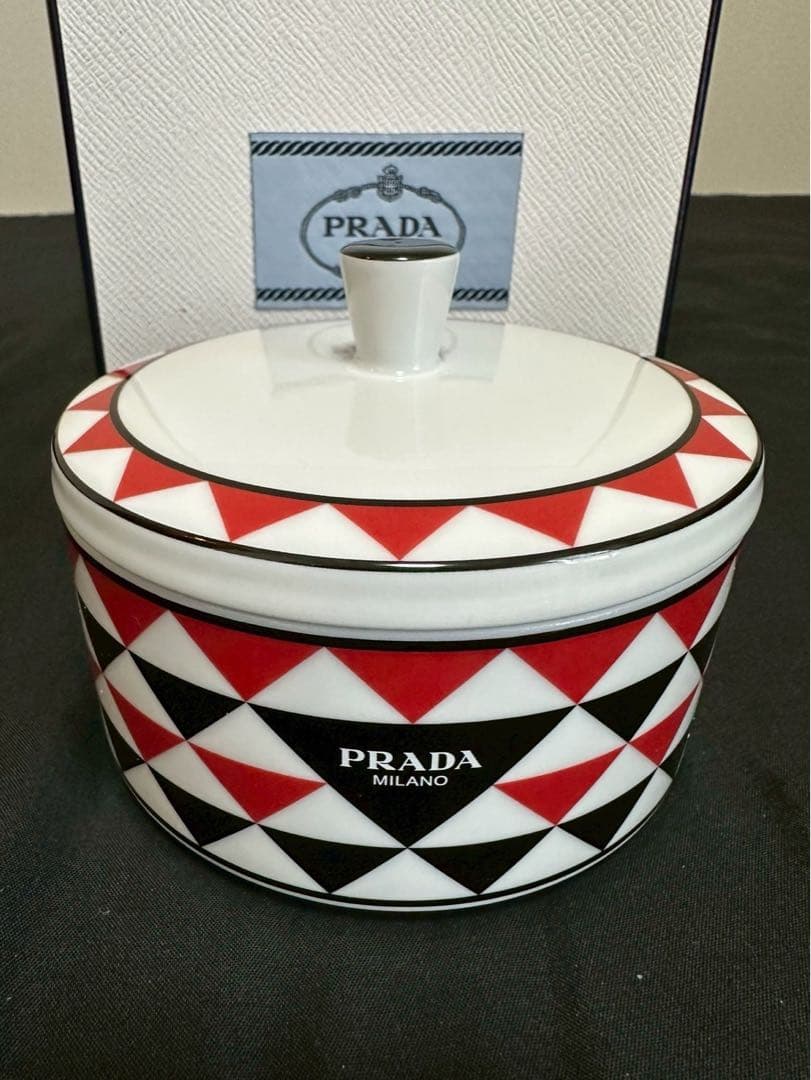 【新品】PRADA ポーセリン ジュエリーケース トライアングル 箱付 新品】PRADA ポーセリン ジュエリーケース トライアングル 箱付 - メルカリ