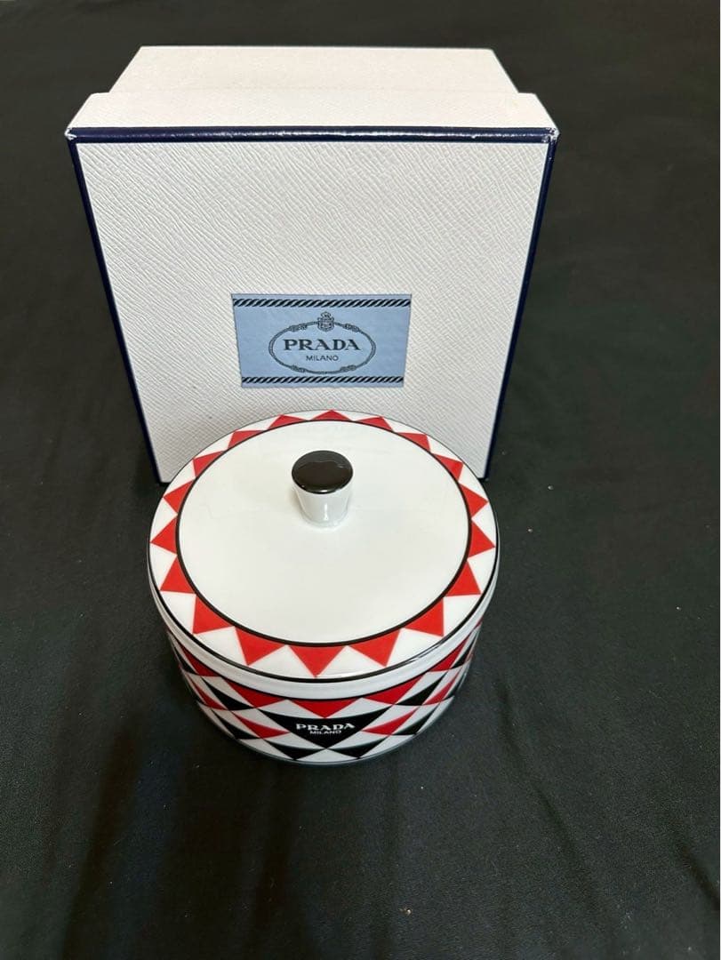 新品】PRADA ポーセリン ジュエリーケース トライアングル 箱付 - メルカリ