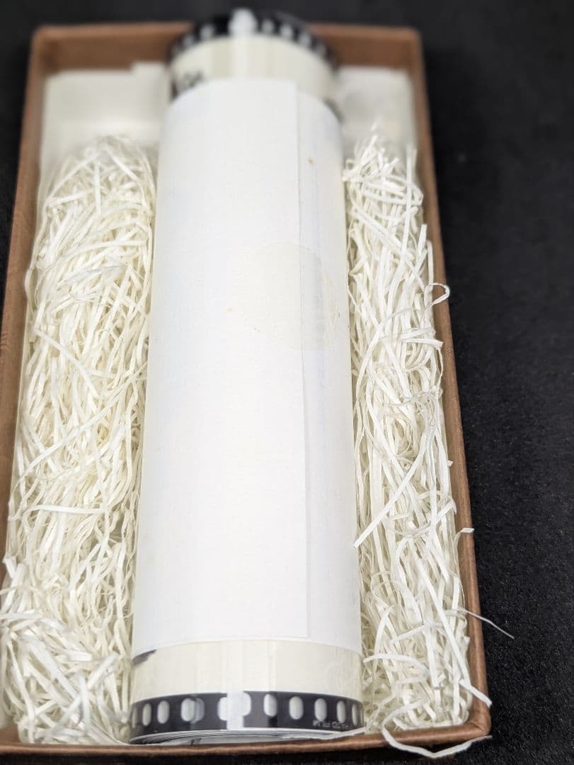 鳩山郁子 豆本と、サイン入りCAMERA Daysのフィル厶、（上箱無し