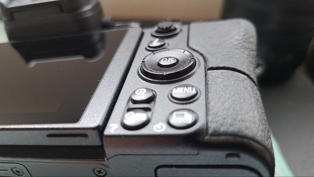 ニコン NIKON Z6 ボディ シャッター2200回 美品 - メルカリ