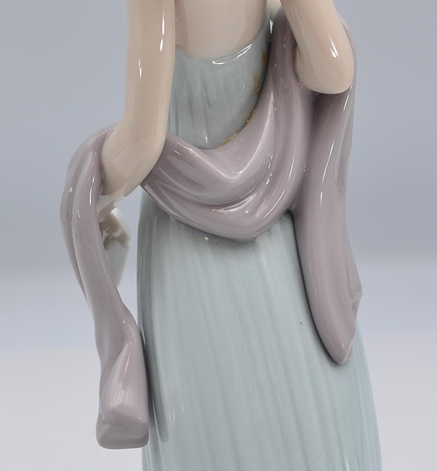 純真な女性／お風呂の美女　リヤドロ　２体おまとめ　光沢仕上げ　ご成約済み