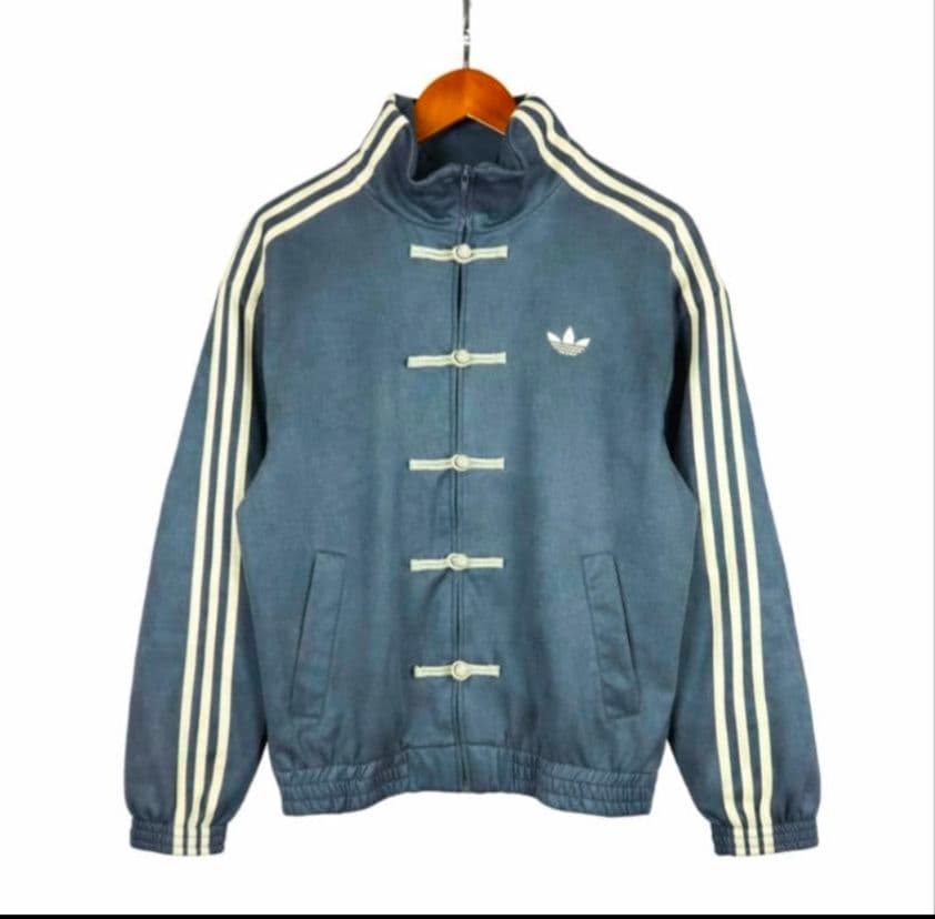 adidas】SNSで話題☆中国限定 トラックジャケット - メルカリ