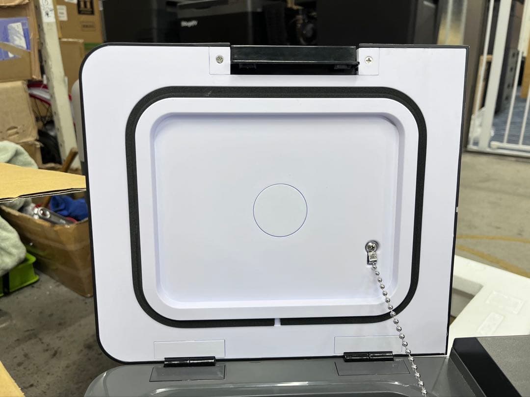 車載冷蔵庫 9L -20℃～10℃ 45W 12V/24V/バッテリー付きです