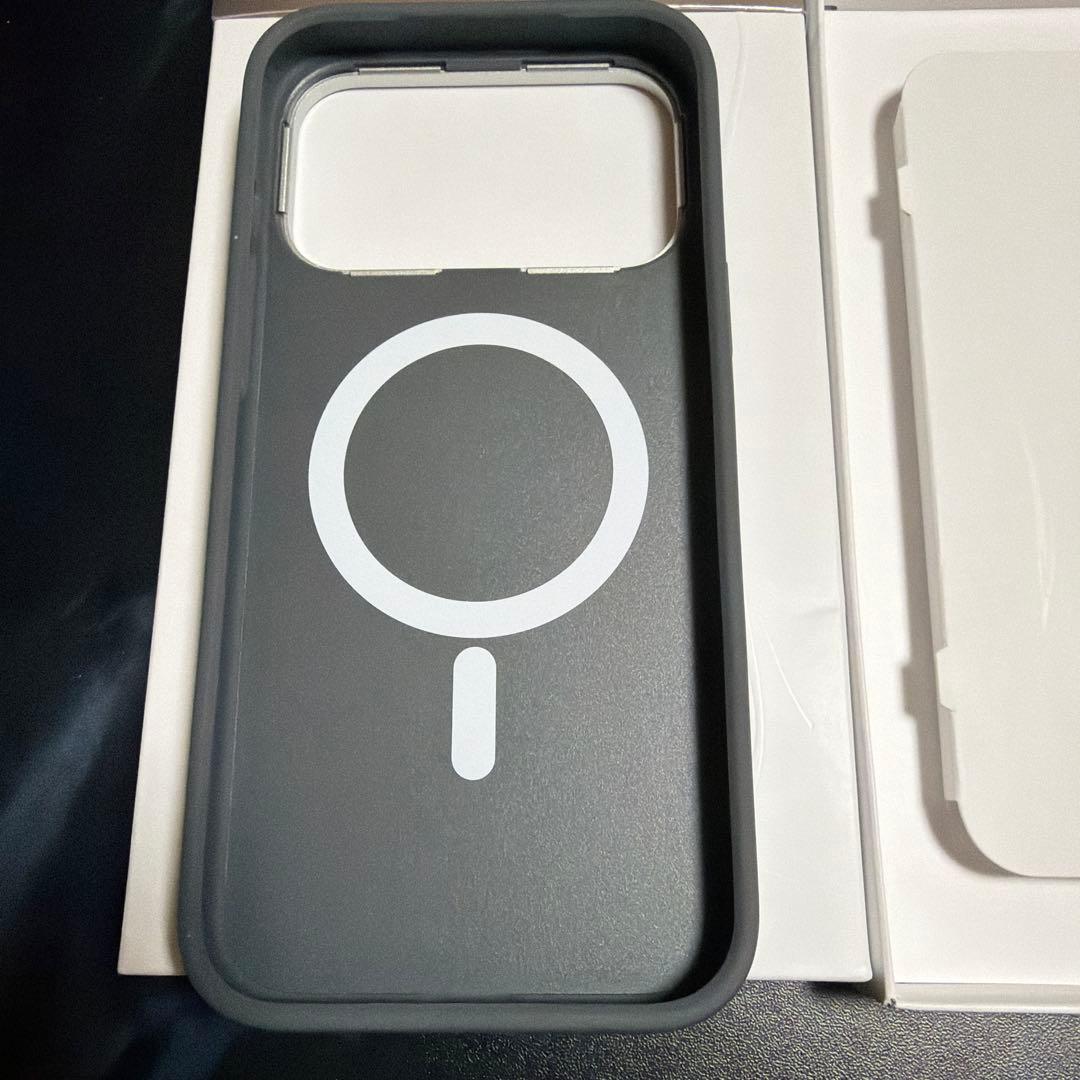 CASETiFYメタルウェーブケース iPhone17promax - メルカリ