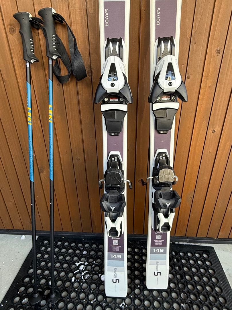 ATOMIC アトミックSAVOR5 スキー板 149cm ポール付き - メルカリ