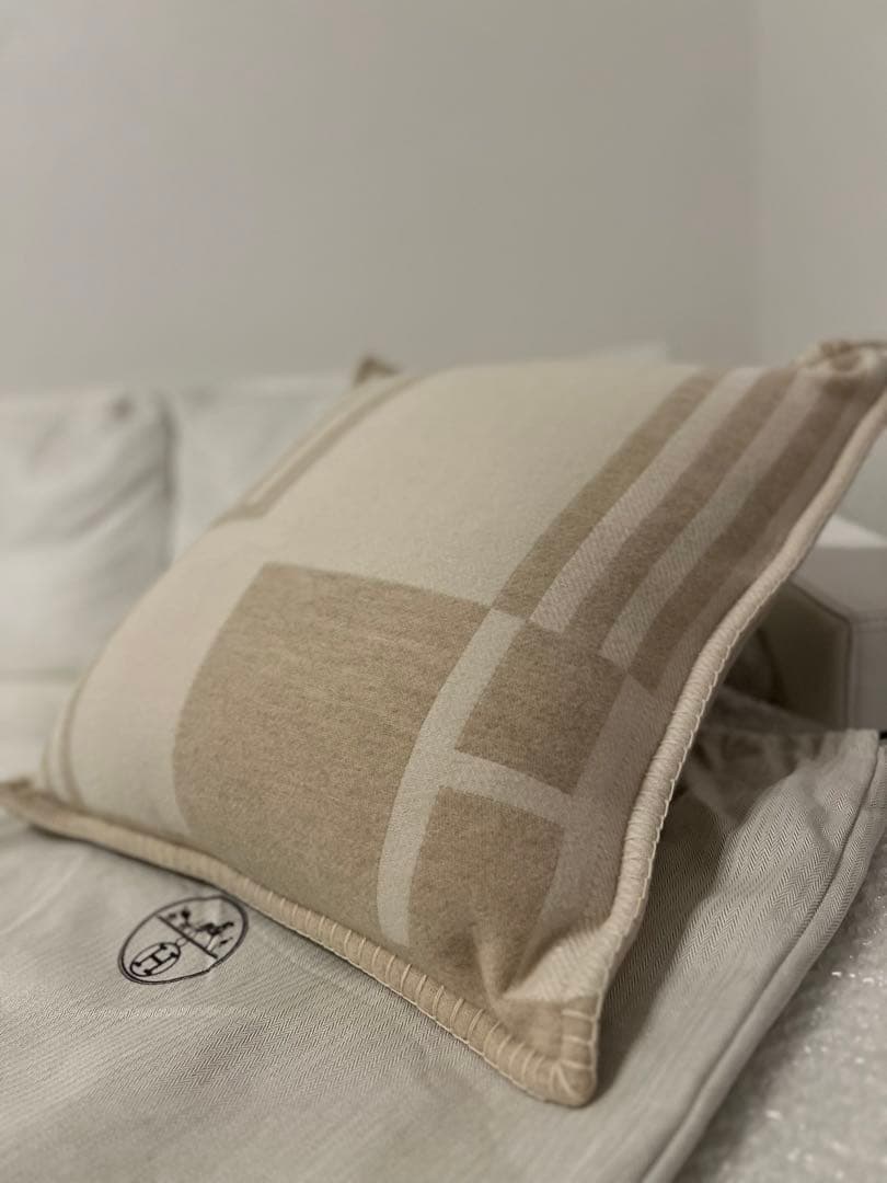 2つセット　新品未使用　エルメス　クッション 《イターク》