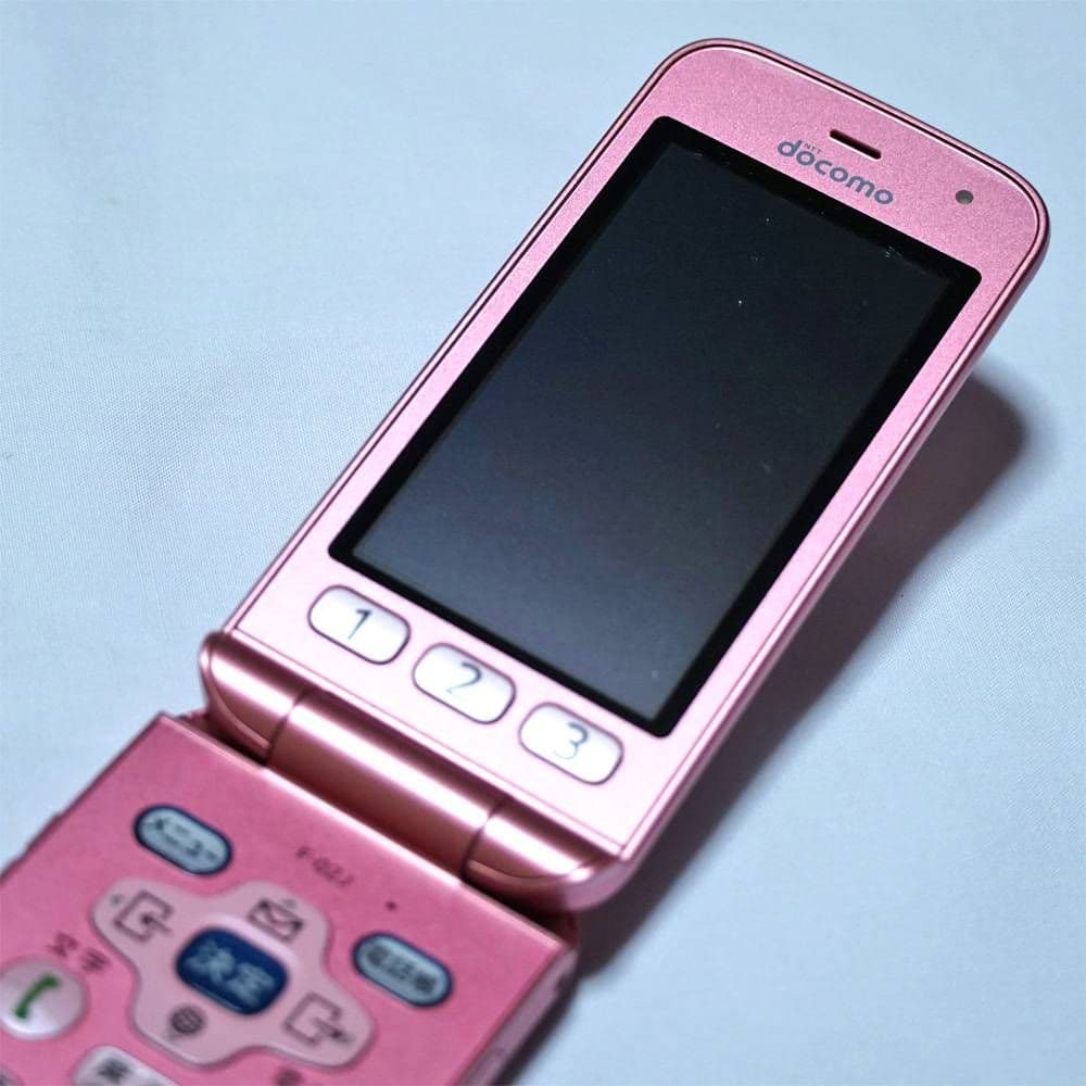 らくらくホン docomo F-02J ピンク - メルカリ