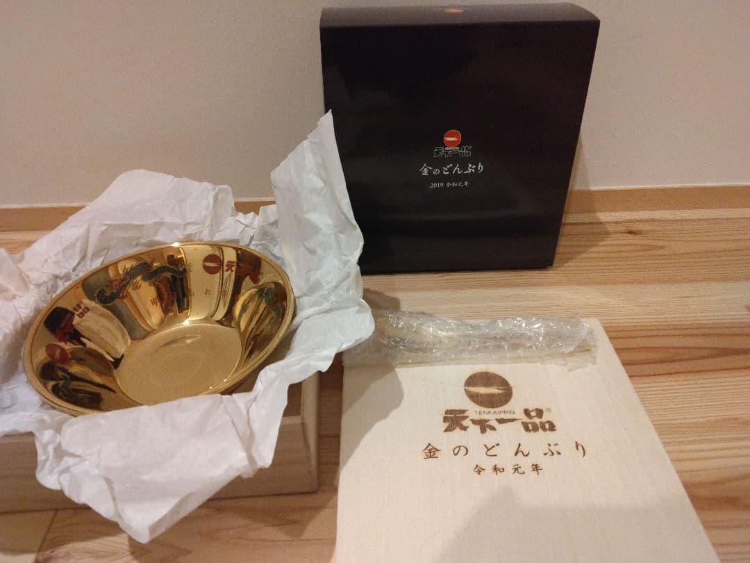 【未使用品】天下一品　金のどんぶり銀のどんぶりレンゲセット　その他グッズ約12点 天下一品イヤーどんぶり2020”『銀のどんぶり』発売決定！ 期間・数量
