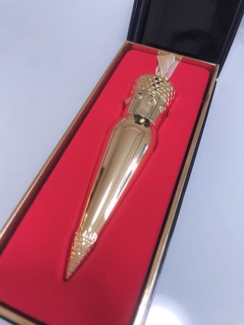 【新品】クリスチャン ルブタン　シルキーサテン  リップカラー #ロンロン310 ルージュルブタン シルキーサテン Rouge Louboutin 001 - Christian