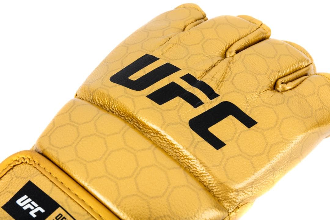 独占】UFC 5Eight チャンピオン 公式グローブ新品 激レアXS-L - メルカリ