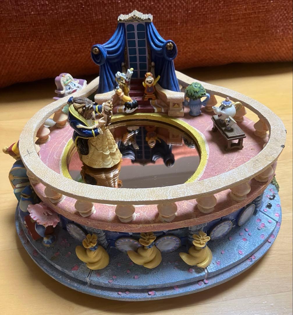 美女と野獣ダンスシーンのオルゴールです。 美女と野獣 ダンスシーン オルゴール フィギュアリン テーマパーク限定