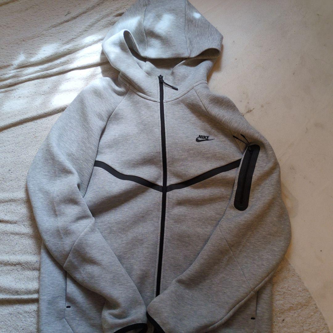 Nikeテックフリースグレー上下セットアップ【本物】 - メルカリ