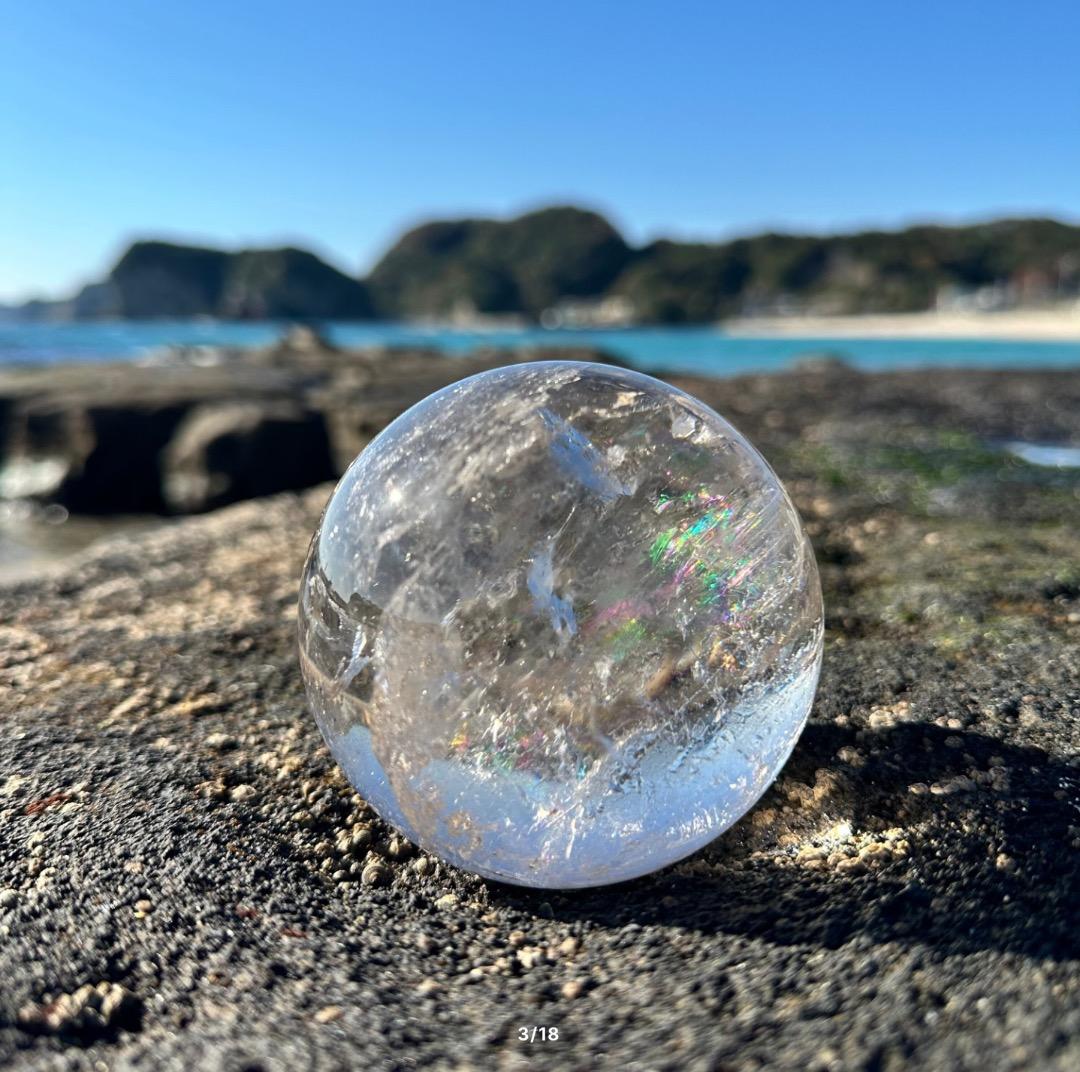 虹入り 水晶玉 【レムリアンクリスタル スフィア】 台座付き - メルカリ