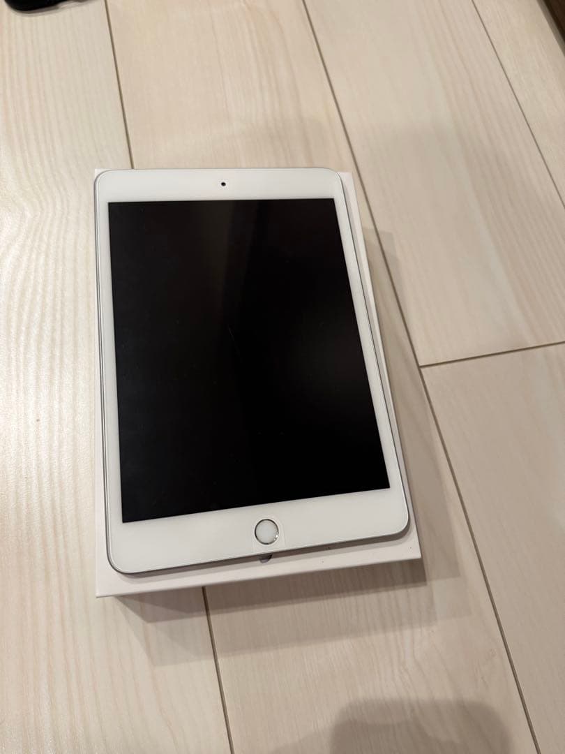 iPad mini 5 シルバー 本体 セルラーモデル - メルカリ