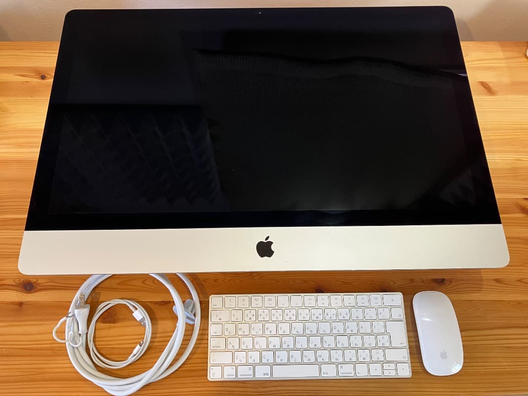 iMac (Intel 2020) VESAマウント + キーボード＆マウス - メルカリ