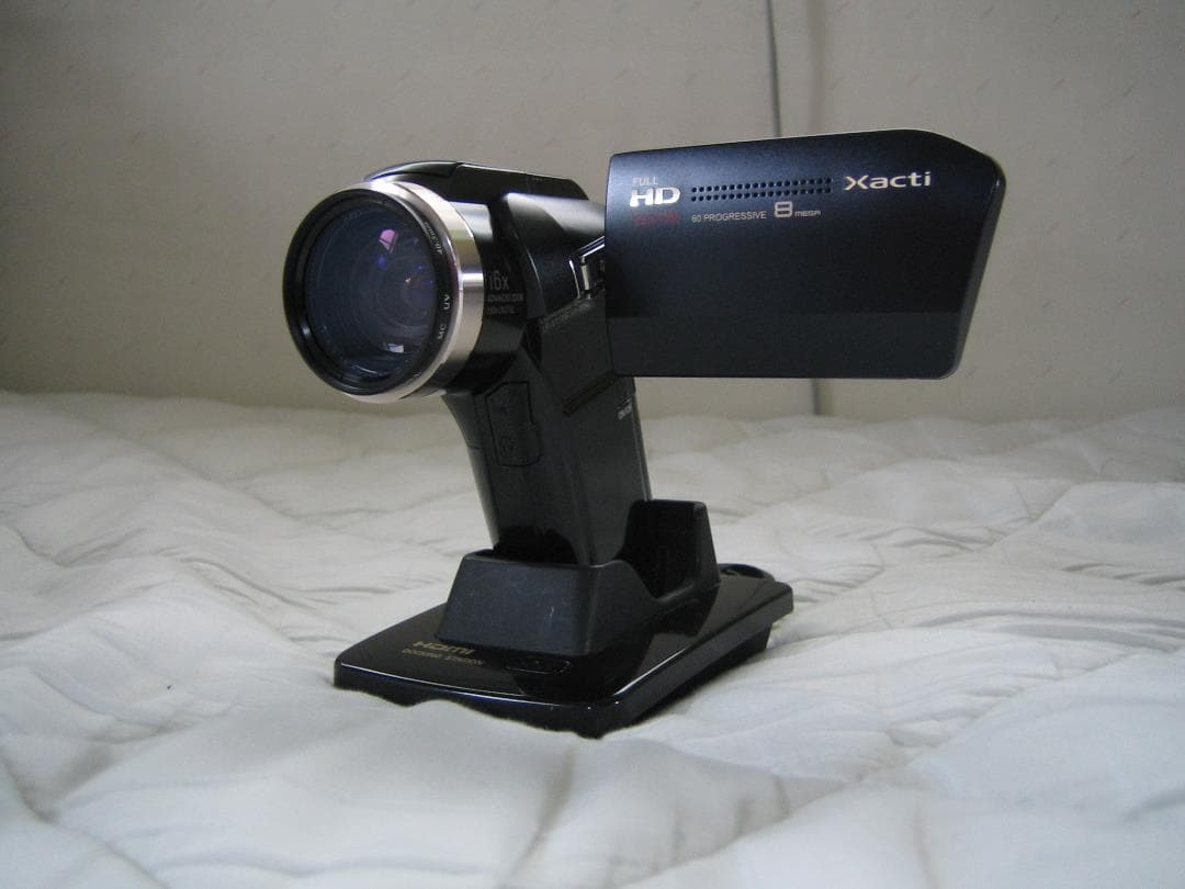 ビデオカメラ　Xacti DMX-HD2000 Amazon | SANYO フルハイビジョン デジタルムービーカメラ Xacti