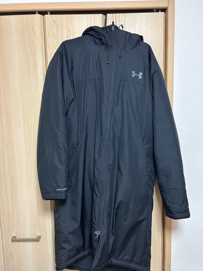MD 黒 アンダーアーマー中綿入りウインドブレーカーベンチコート