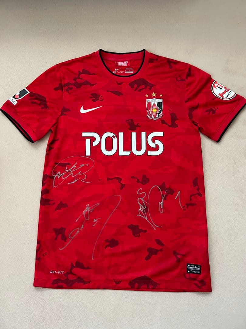 Urawa Red Diamonds サイン入りシャツ Mサイズ - メルカリ