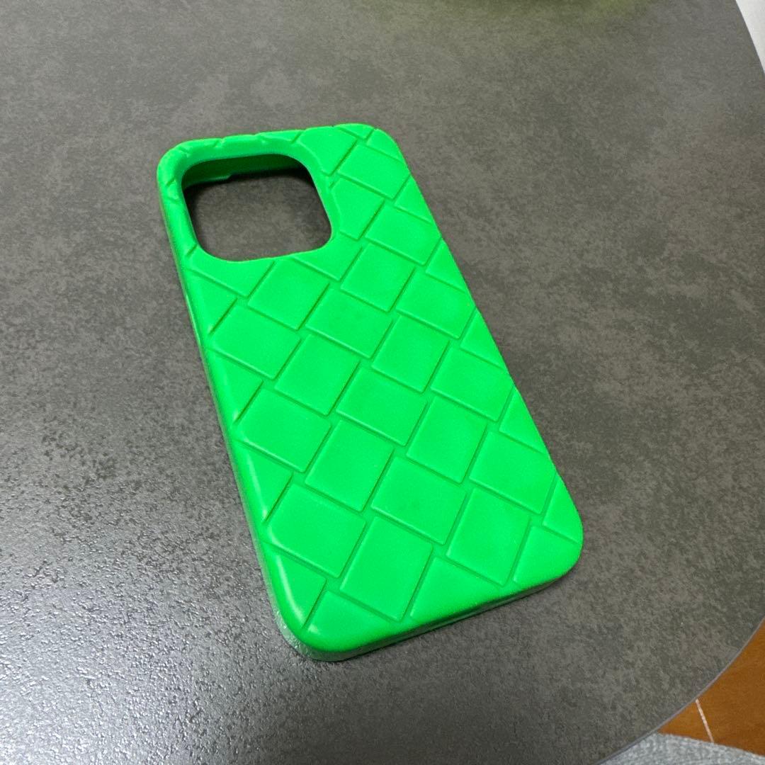BOTTEGA VENETA 15proグリーン シリコンケース - メルカリ