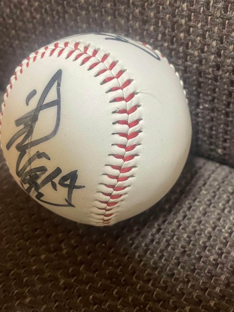 広島東洋カープ ◇ 津田恒美投手、直筆サイン入りボール ◇ 背番号14番