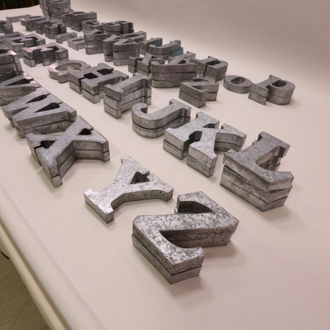 ブリキ箱文字 英数 大小 02017 - メルカリ