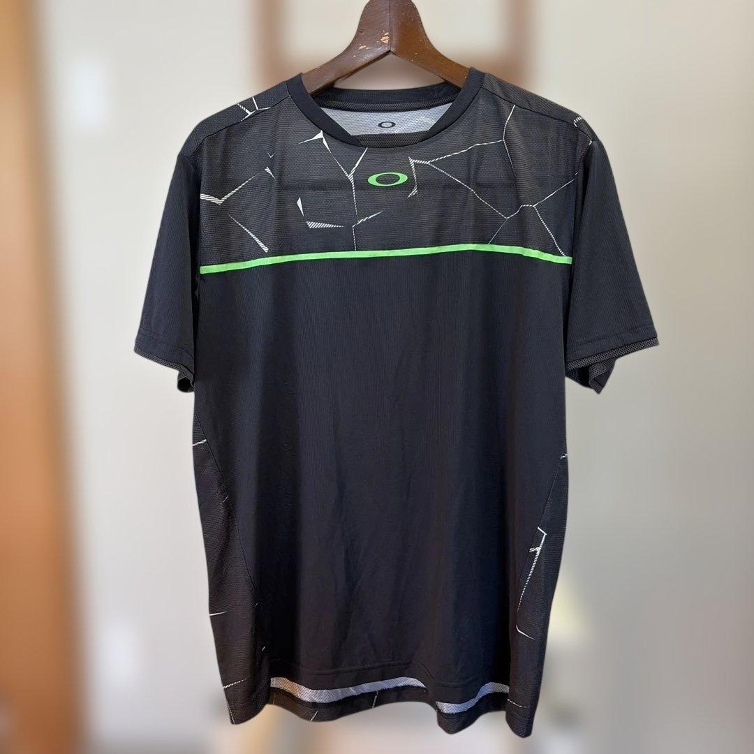 Oakley パフォーマンスフィット Tシャツ M - メルカリ