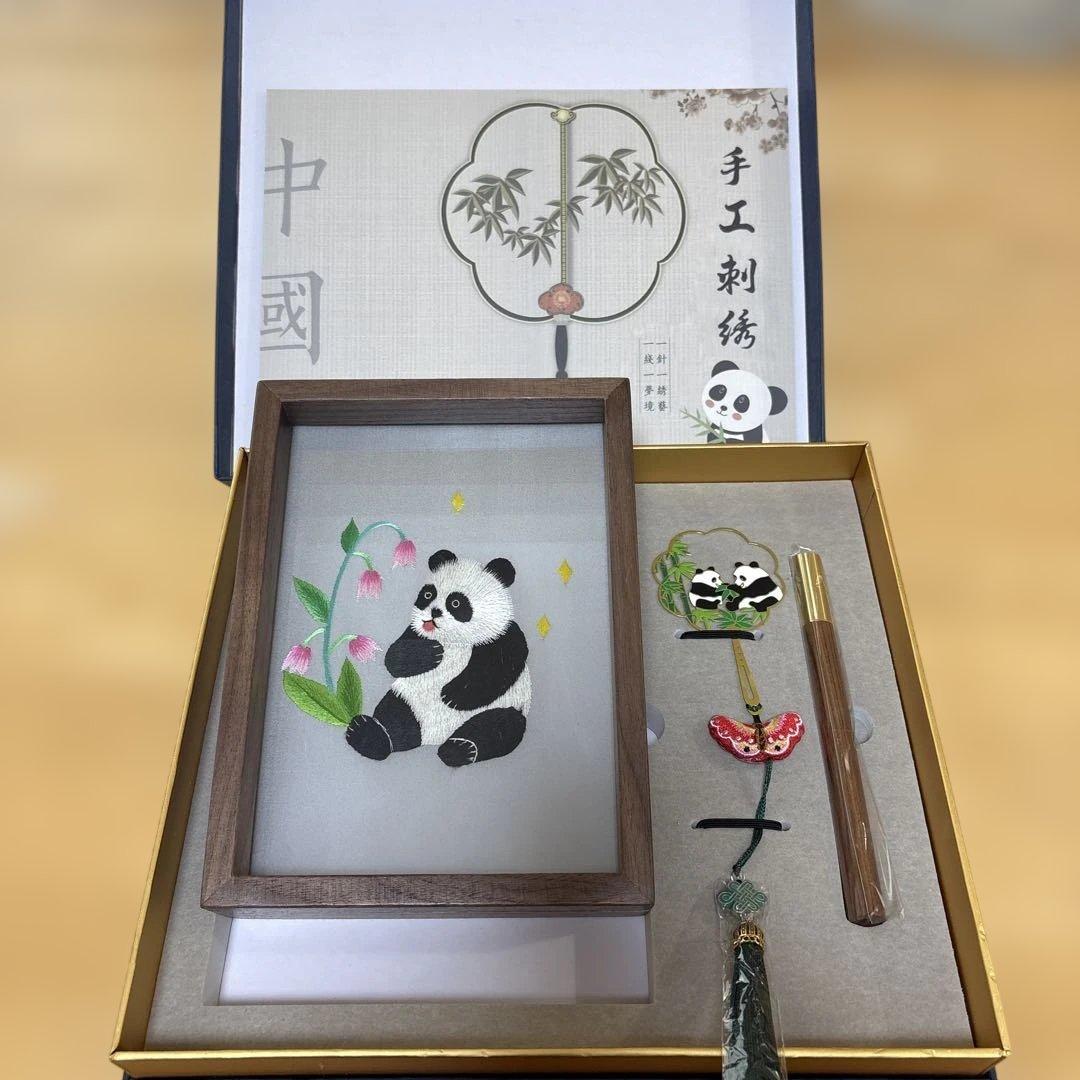 蘇州刺繍 パンダ 置物セット 栞付 - メルカリ