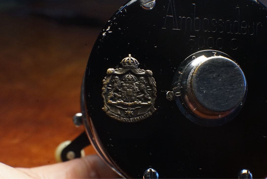 ABU アンバサダー 5000C 4スクリュー メンテ済 フレーム修正済 - メルカリ