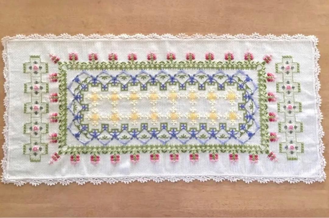 戸塚刺繍 テーブルセンター 96㎝ - メルカリ