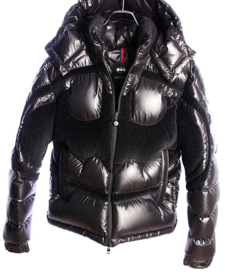 46万9700円 24AW モンクレール バットマンロゴ ダウン ジャケット